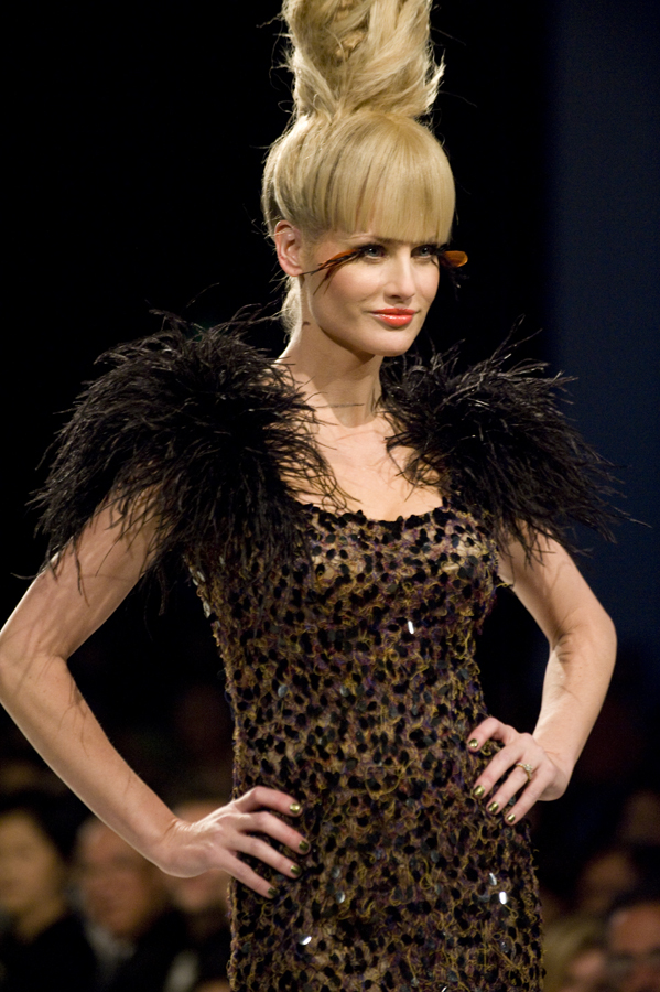 LULY YANG 2012