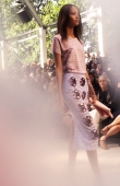 ambient-image-of-the-burberry-prorsum-womenswear-spring_summer-2014-sho_010